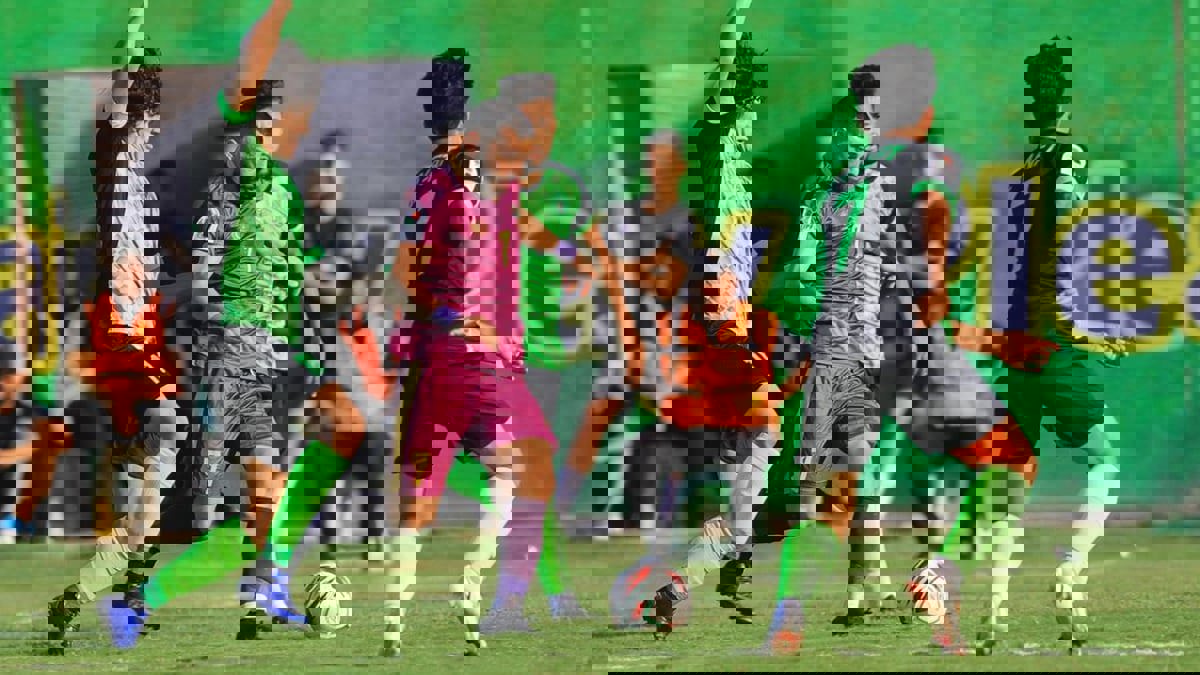 تثبيت كرة مباراة أمانة بغداد ضد نوروز في الدوري العراقي على "طبق" (صورة)