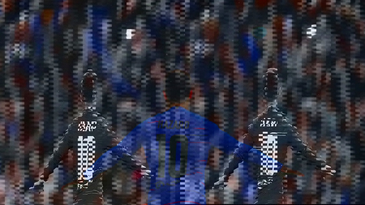 شاهد.. جماهير تشيلسي تطالب إدين هازارد بالبقاء (صورة)