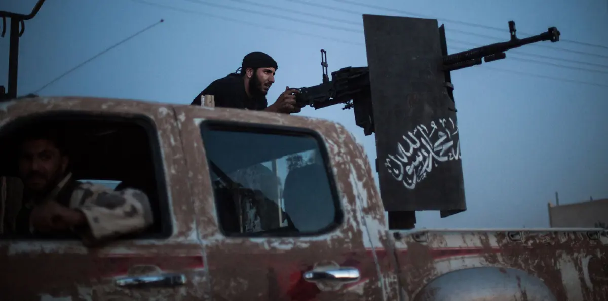 "تحرير الشام" تنشر مقطعًا لأسرى من حزب الله يطالبون بوقف معركة "عرسال" (فيديو)