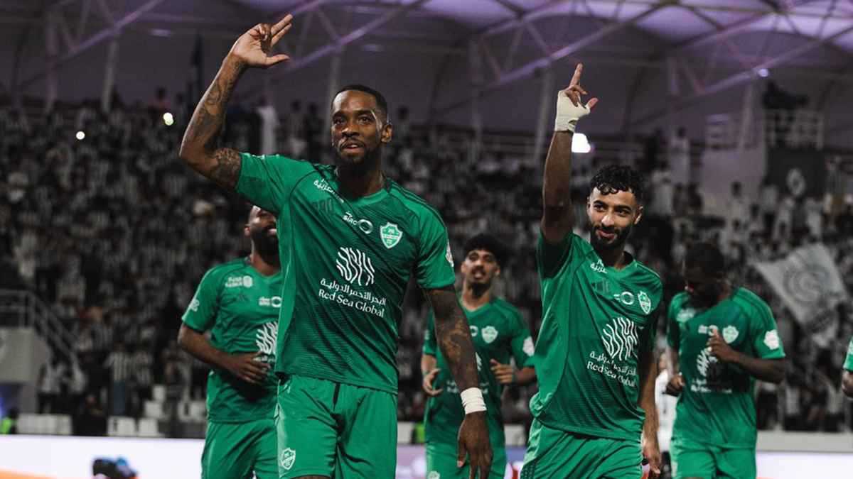 نجم الأهلي يعيد إنجاز عمر السومة التاريخي 