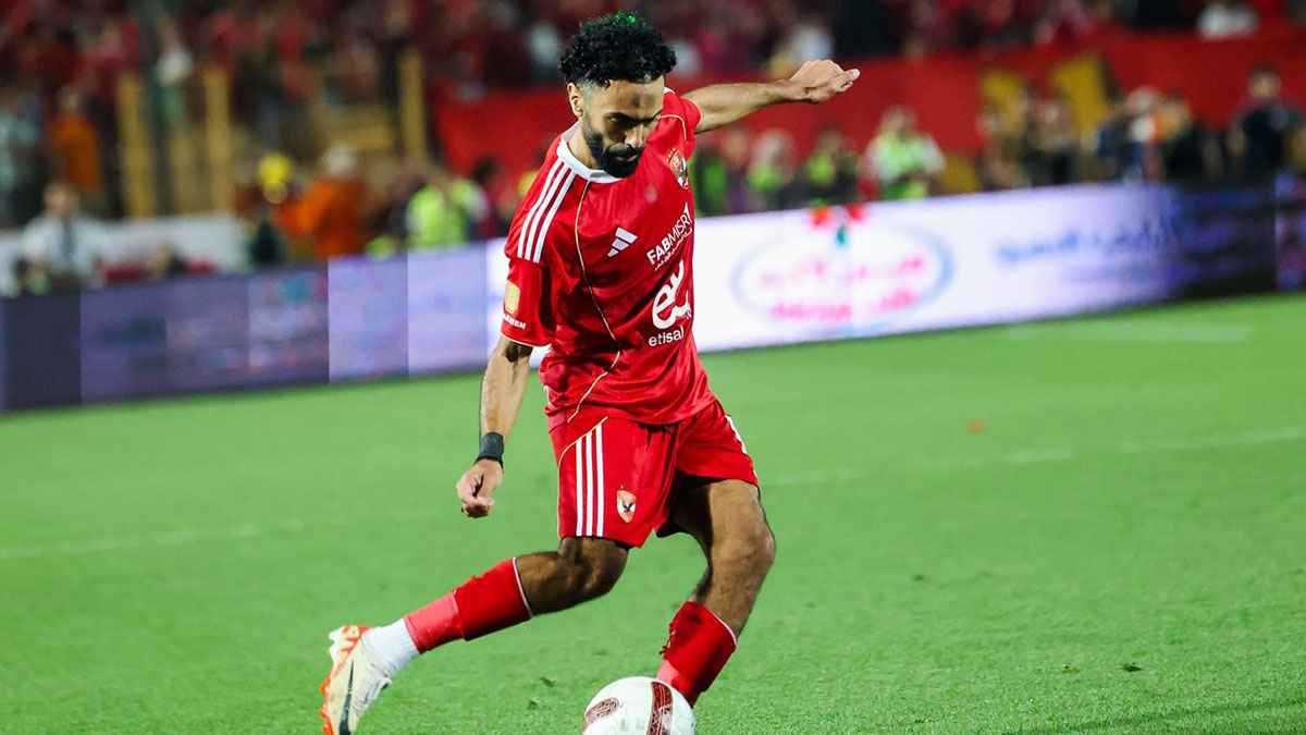 على طريقة أبوتريكة.. هل ودع حسين الشحات جمهور الأهلي المصري؟ (فيديو وصور) |  إرم نيوز