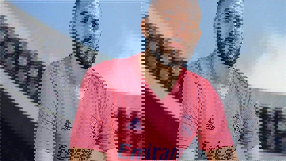 كشف قميصي ريال مدريد الأول والثاني للموسم المقبل (صور)