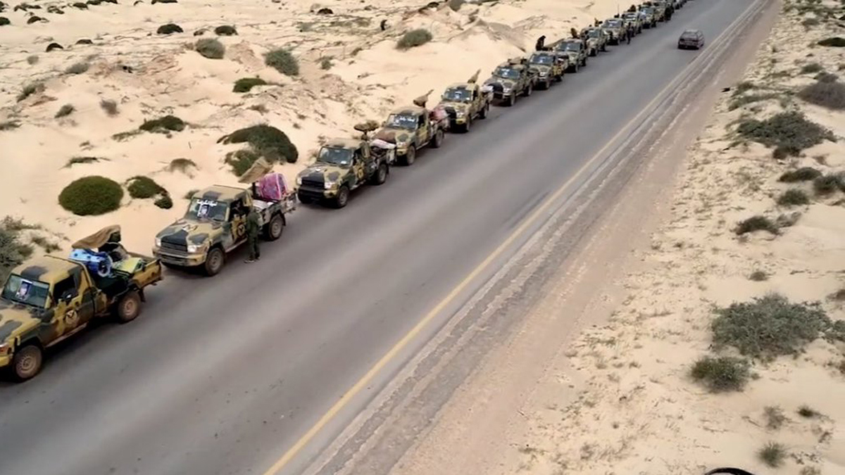 الجيش الليبي يسيطر على مقرات حكومية جديدة وينفي انسحابه من مطار طرابلس