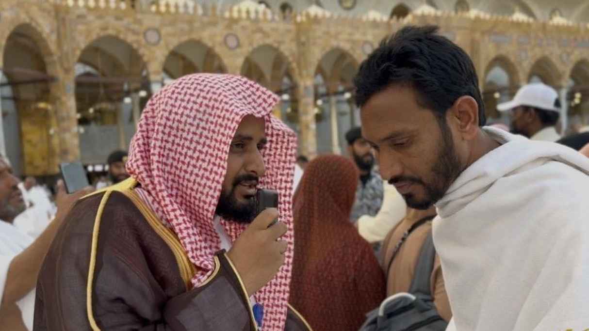 نشر أجهزة ترجمة فورية عبر الذكاء الاصطناعي في المسجد الحرام (صور)