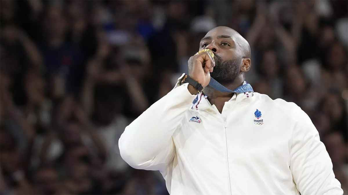 الفرنسي تيدي رينر يحقق رقمًا قياسيًا ويحصد ذهبيته الرابعة بالجودو في الأولمبياد