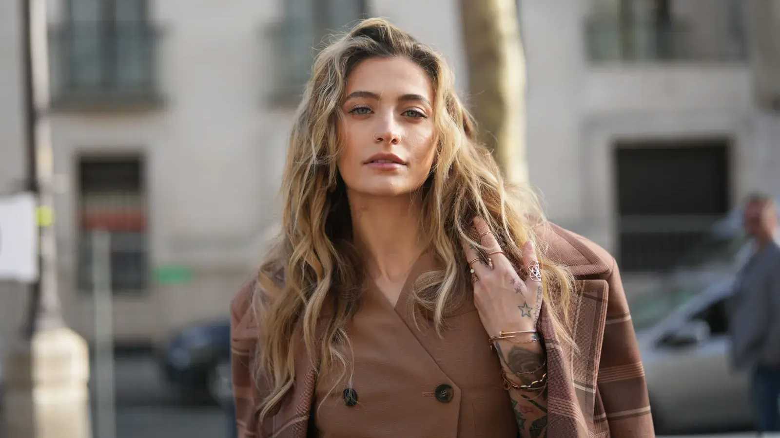 ابنة مايكل جاكسون: المخدرات دمرت حياتي (فيديو)