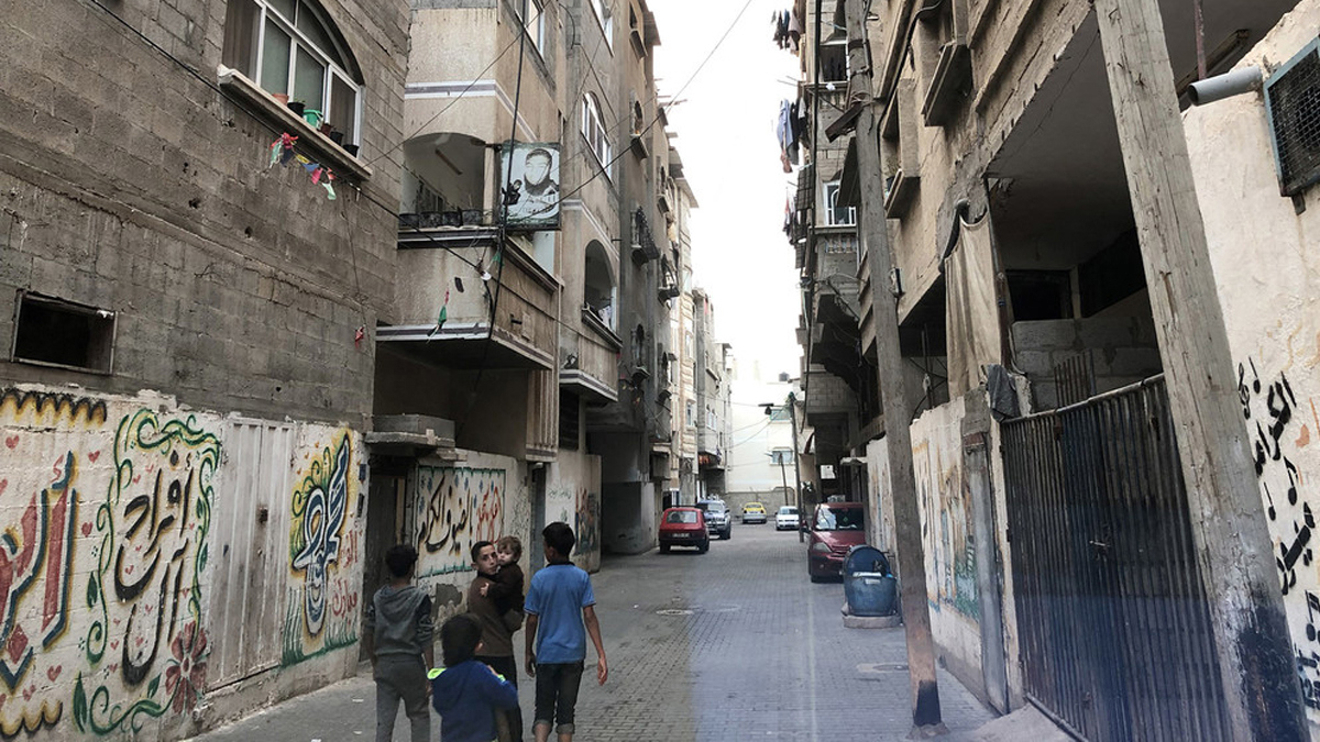 مصرع طفلين جراء سقوطهما في حفرة وسط قطاع غزة (فيديو)