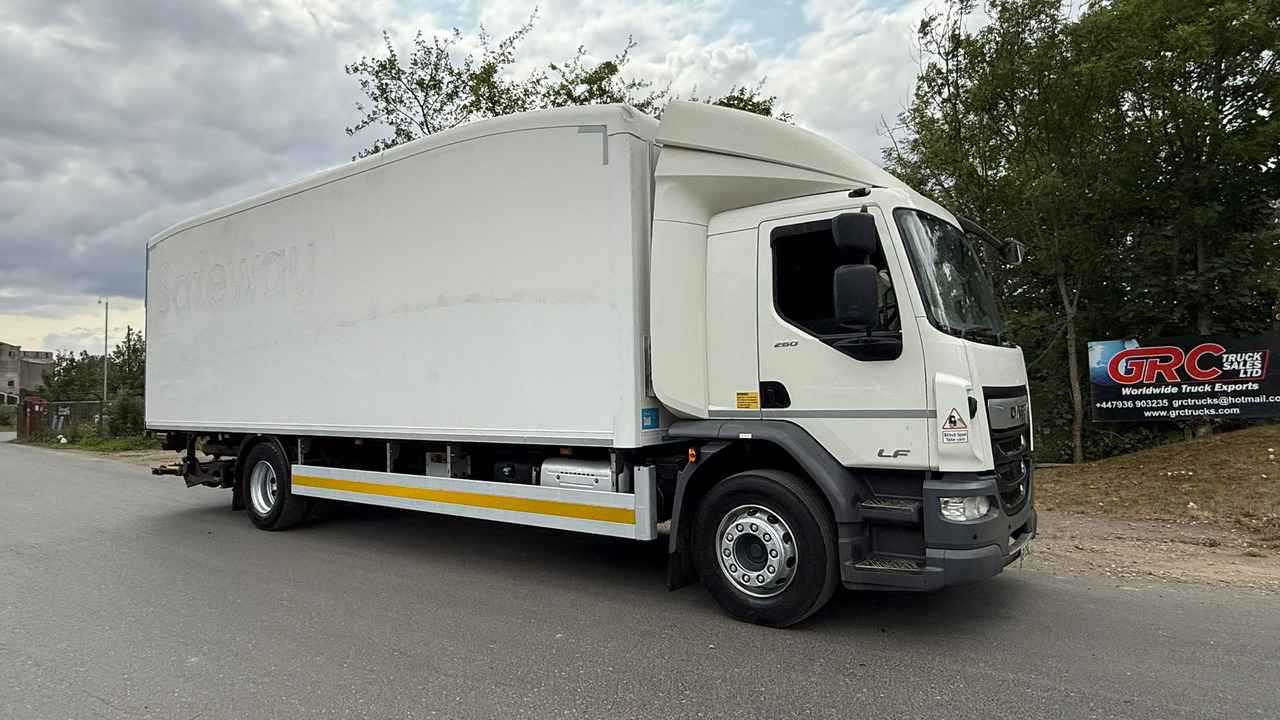 سائق مغربي يتفاجأ بعشرات الأشخاص يواجهون الموت داخل شاحنته