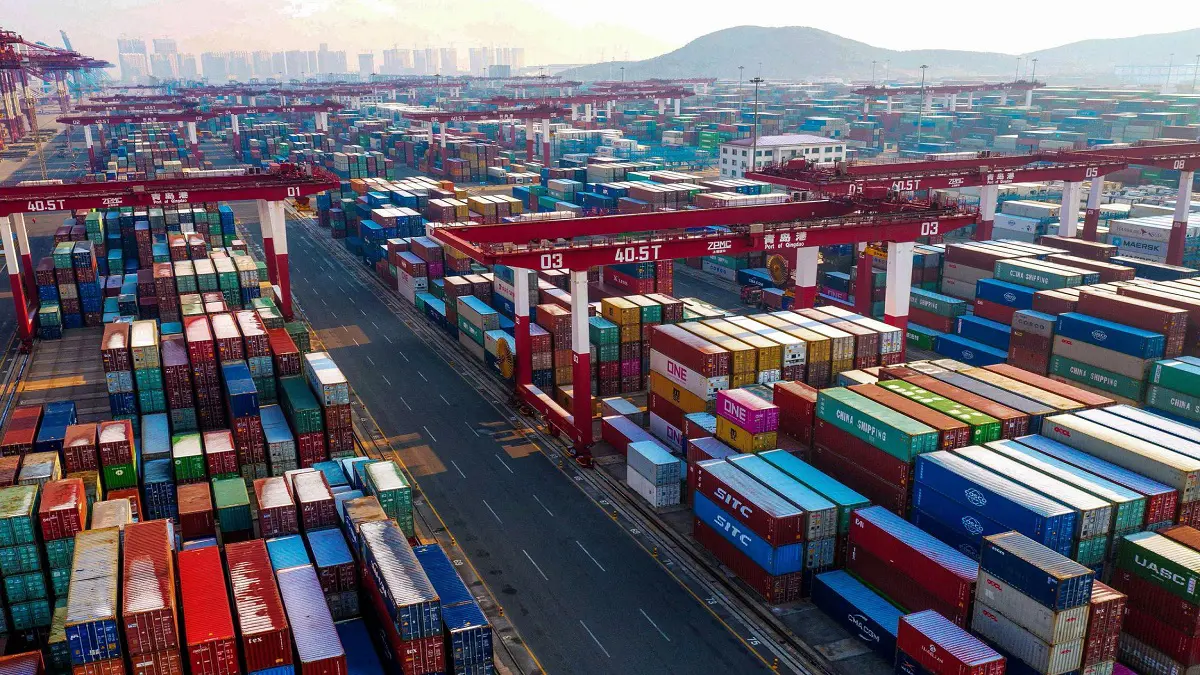 الصين تخفض الرسوم الجمركية على منتجات أمريكية إلى النصف