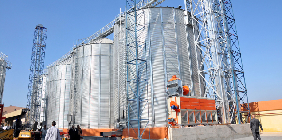 مصرع 3 عمال وإصابة 9 إثر انهيار صومعة شمال مصر