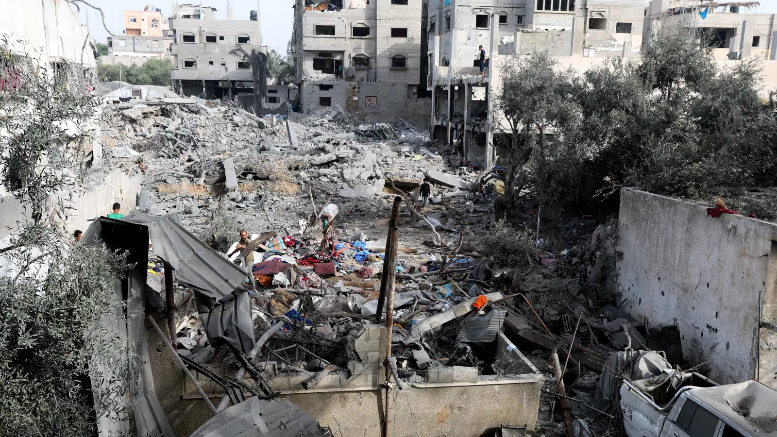 عشرات القتلى والمصابين في غارات إسرائيلية جنوبي قطاع غزة