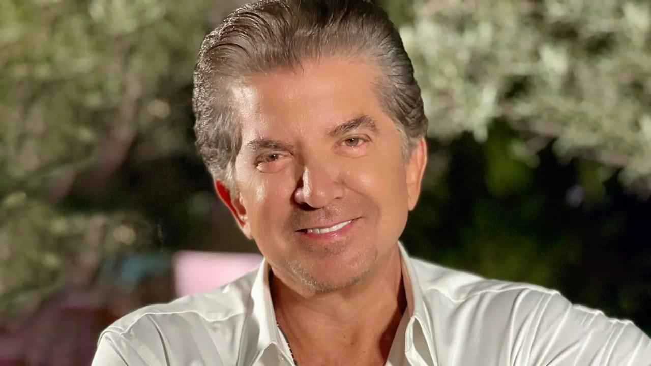 بعد شائعة وفاته.. وليد توفيق يكشف عن حالته الصحية (فيديو)