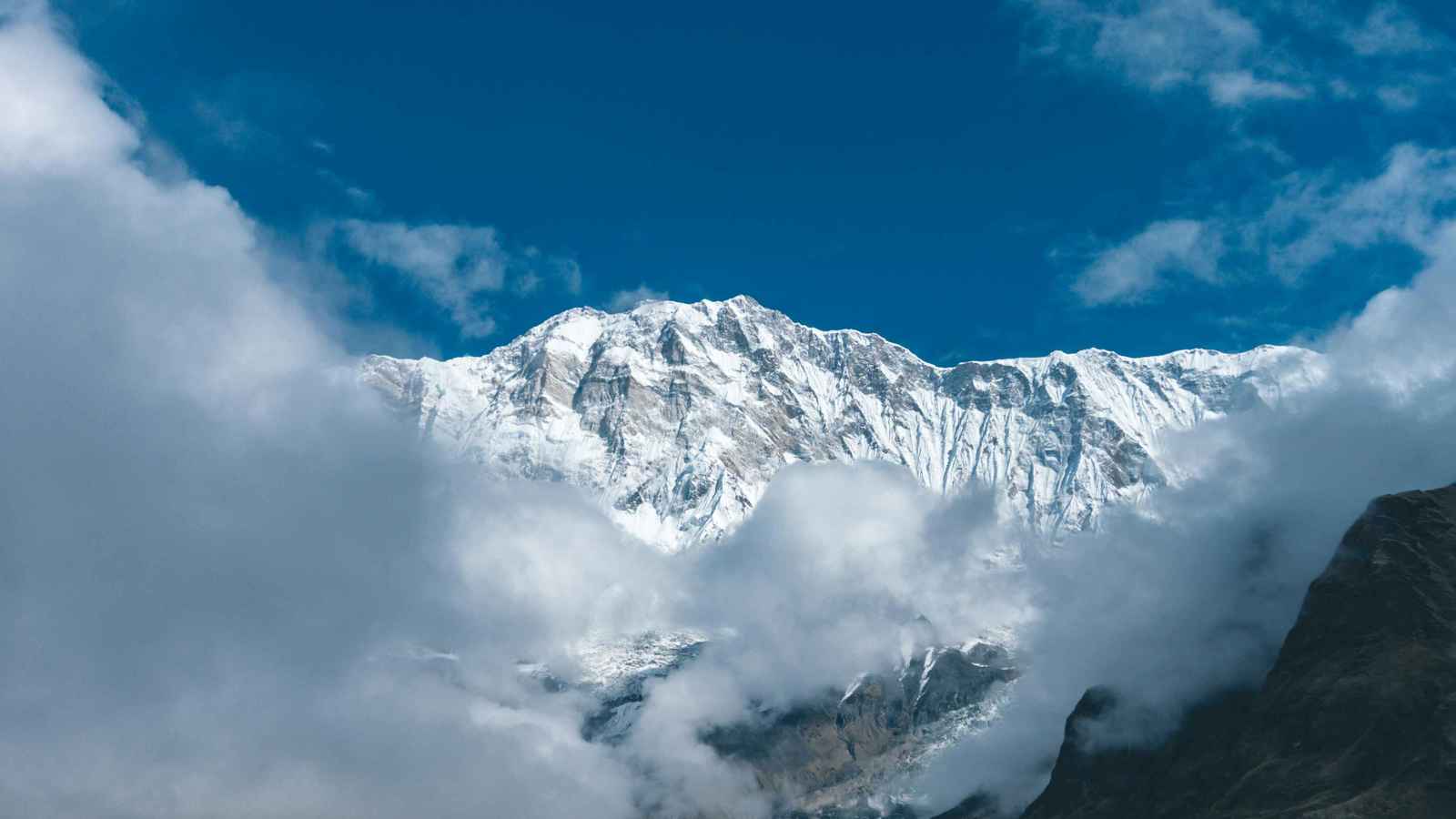 الجبال تذوب.. انخفاض غير مسبوق في الغطاء الثلجي يهدد حياة مليارين