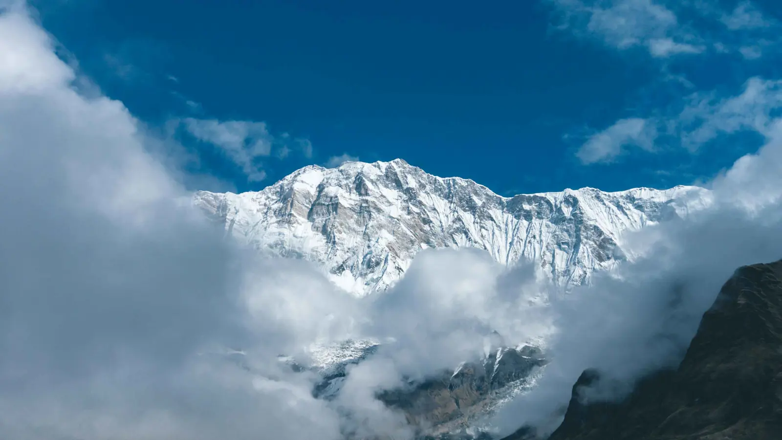الجبال تذوب.. انخفاض غير مسبوق في الغطاء الثلجي يهدد حياة مليارين