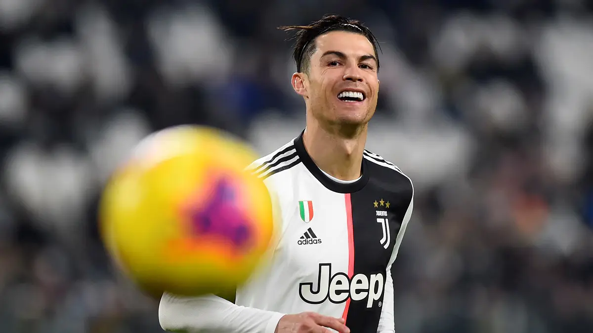 كريستيانو رونالدو يختار أجمل أهدافه ويتحدث عن موعد اعتزاله (فيديو)