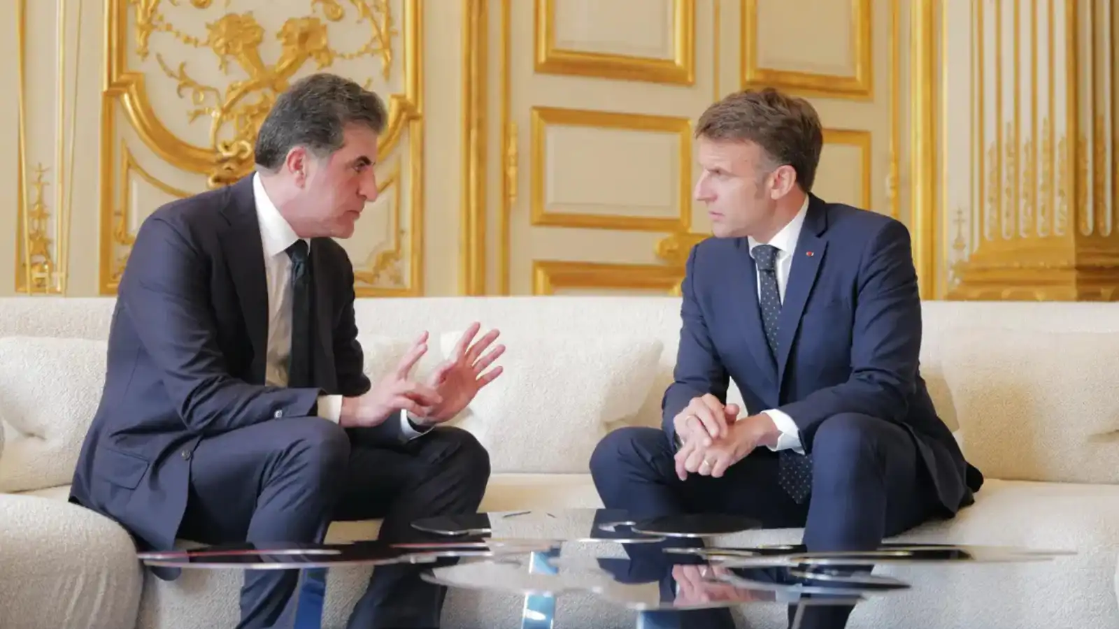 ماكرون ونيجرفان بارزاني يدعوان إلى "احتواء فوري للتصعيد" في سوريا