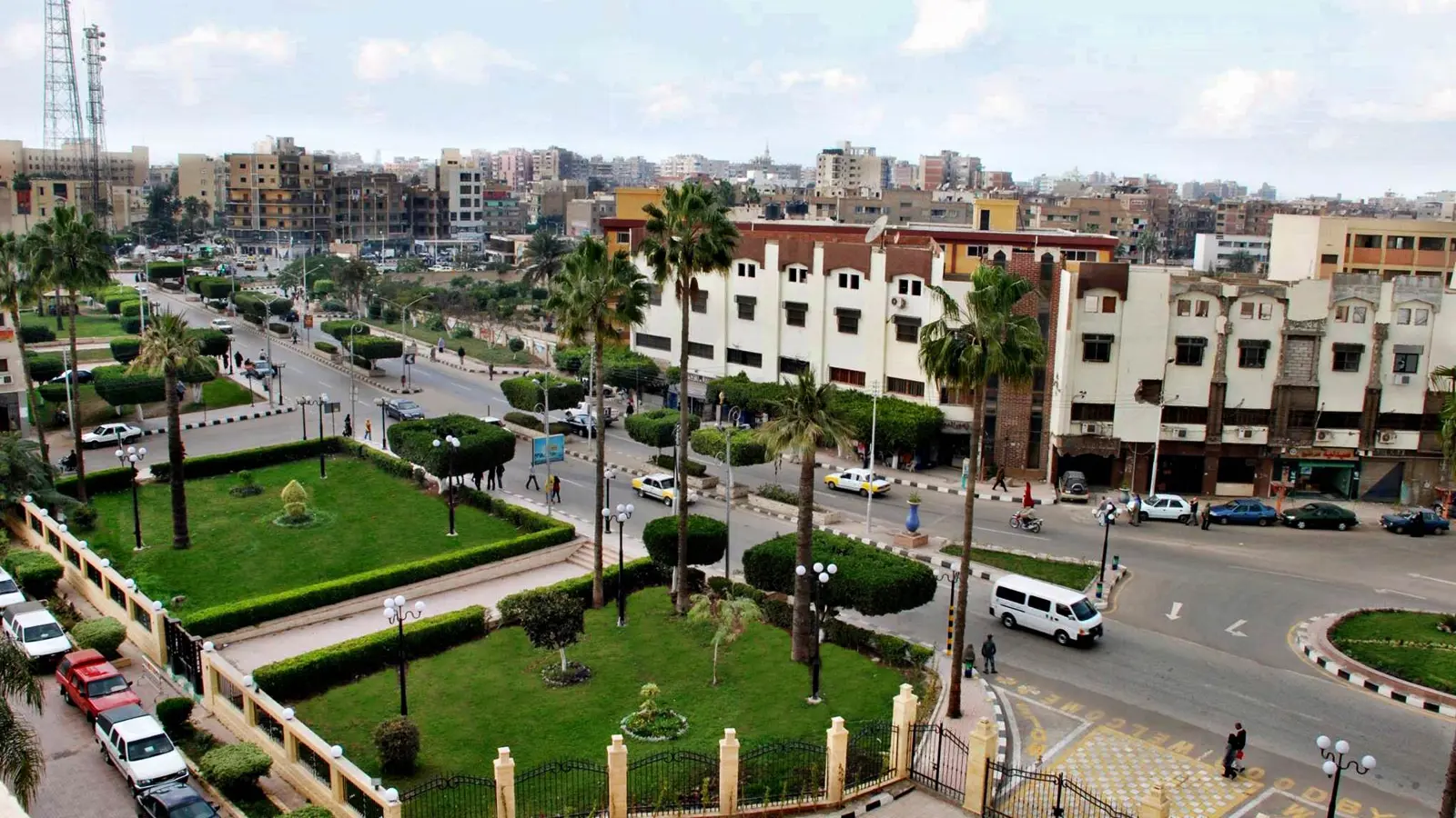 مصر.. مدير مدرسة يعتدي على طالب ويحتجزه قبل تسليمه للشرطة (فيديو)