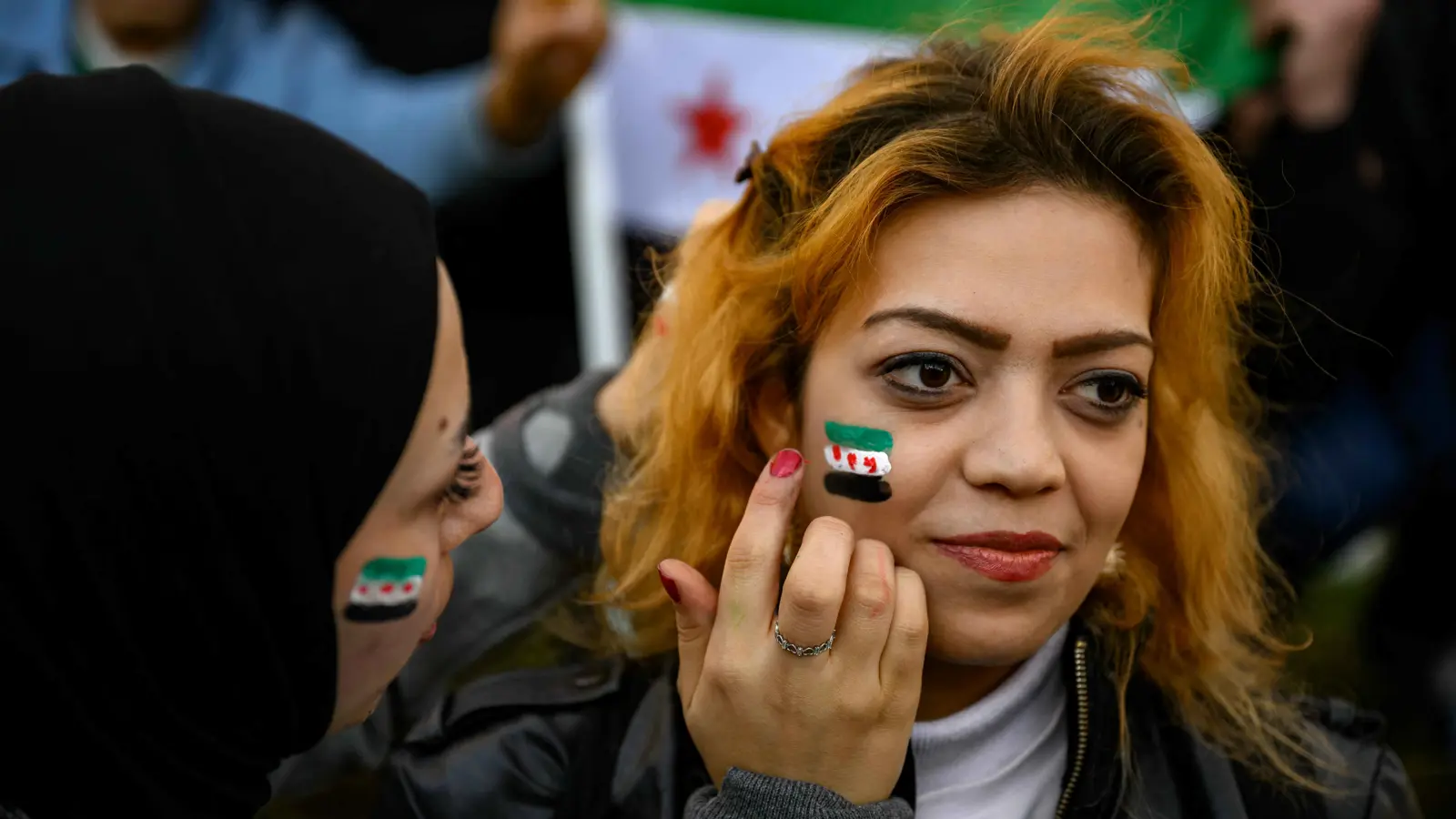 رئيس الحكومة الانتقالية يوجه "النداء الأول" للسوريين في الخارج