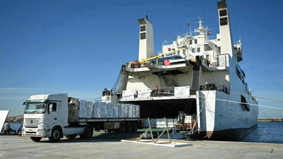 سفينة مساعدات إماراتية جديدة إلى قطاع غزة تبحر من لارنكا