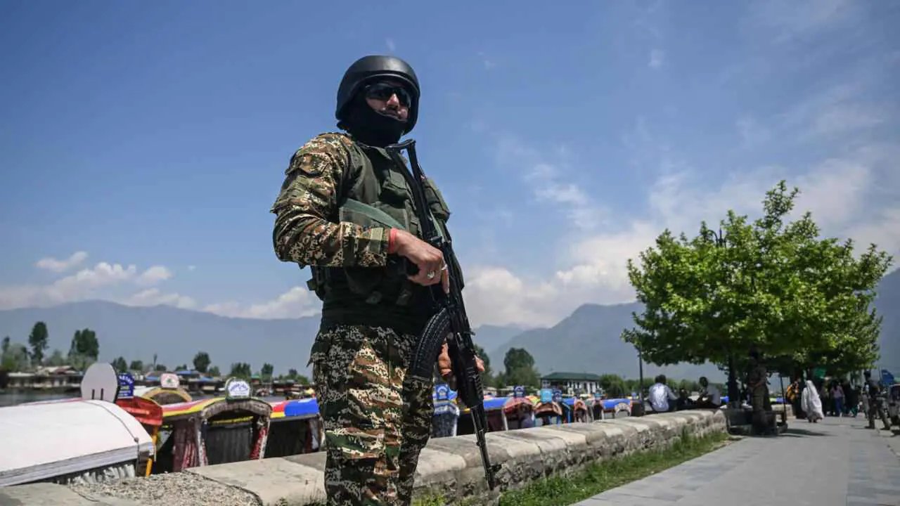 التوتر يتصاعد.. الهند ترد على باكستان بإغلاق مجالها الجوي