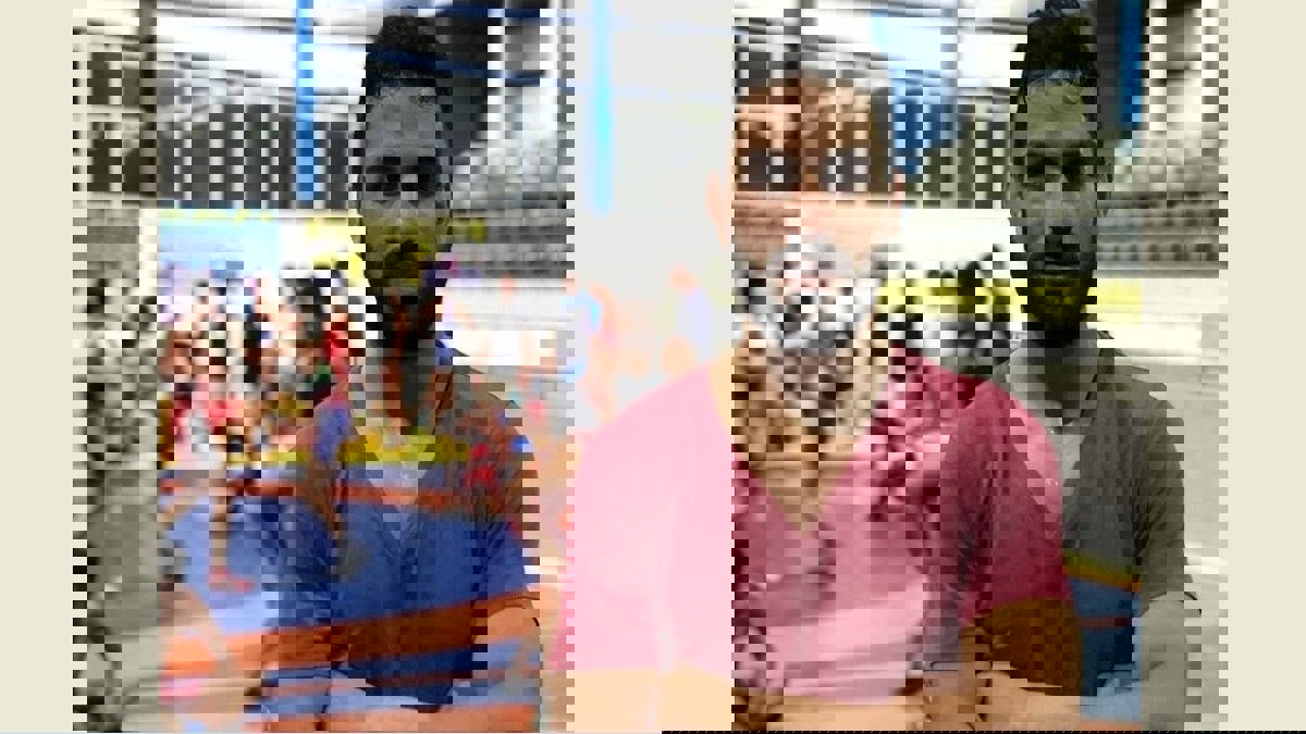 السلطات الإيرانية تنقل مصارعًا محكومًا بالإعدام إلى مكان مجهول وسط مخاوف من تنفيذ الحكم