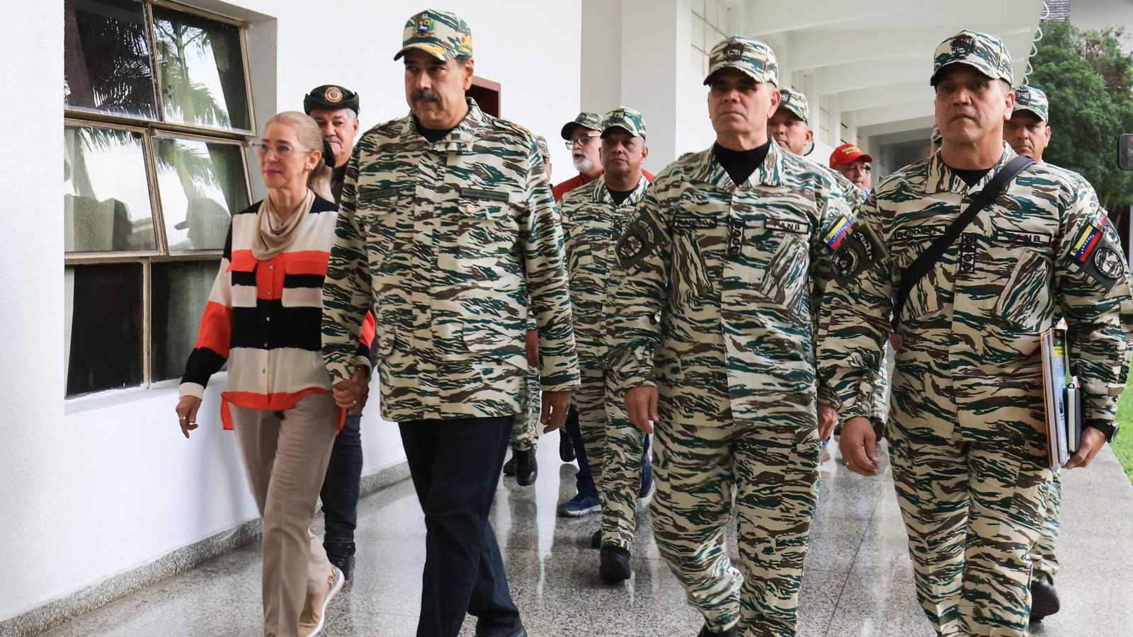 ترامب يهدد وفنزويلا تنشر 25 ألف جندي.. البحر الكاريبي على حافة الانفجار