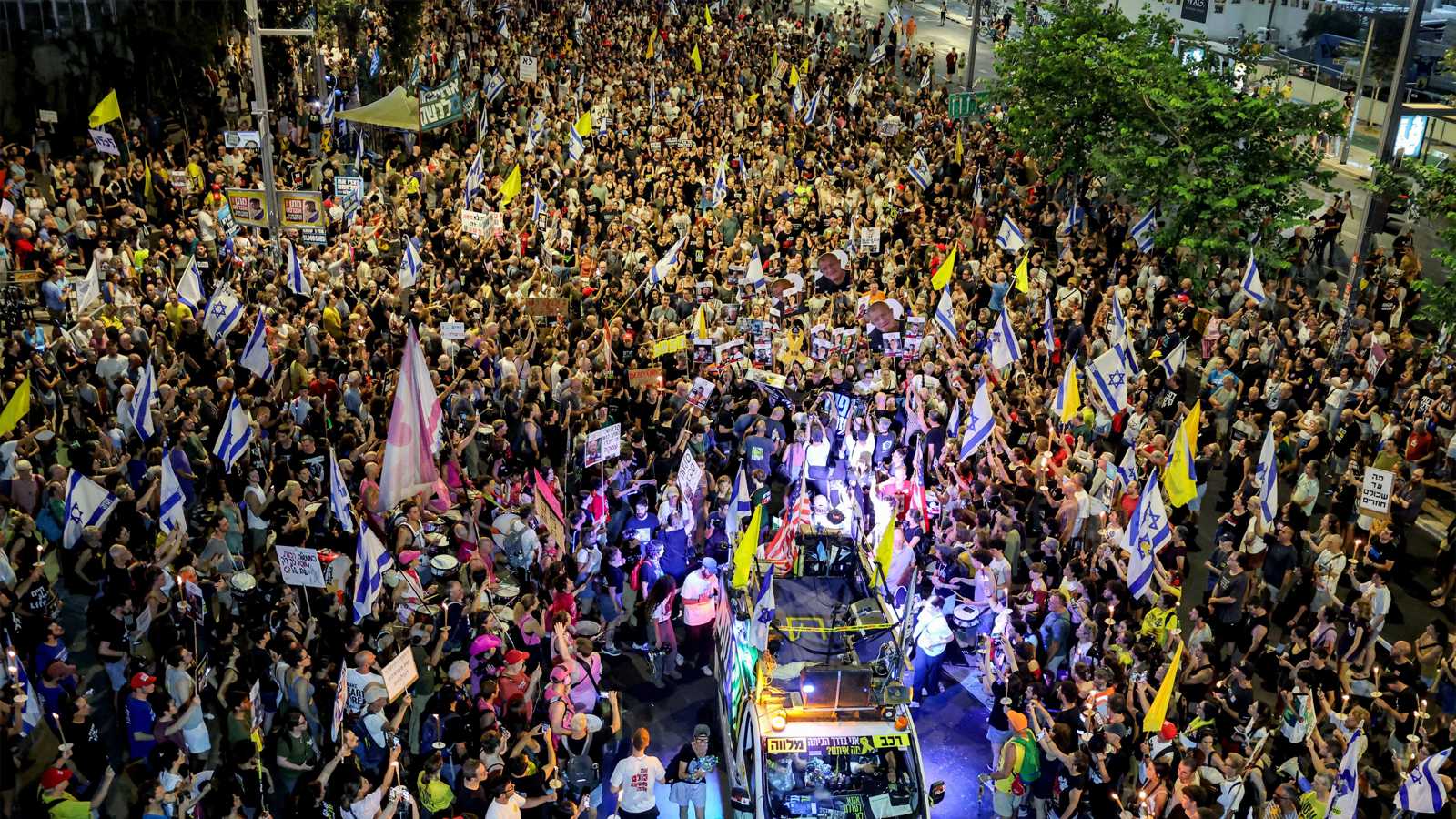 لوّحت بإضراب جديد.. عائلات الرهائن تطالب بإسقاط شروط نتنياهو