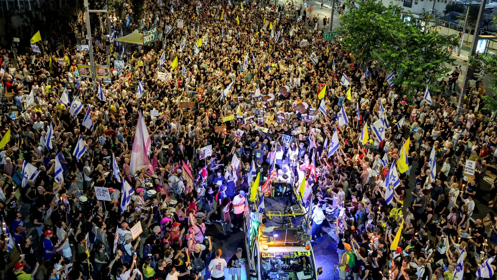 لوّحت بإضراب جديد.. عائلات الرهائن تطالب بإسقاط شروط نتنياهو