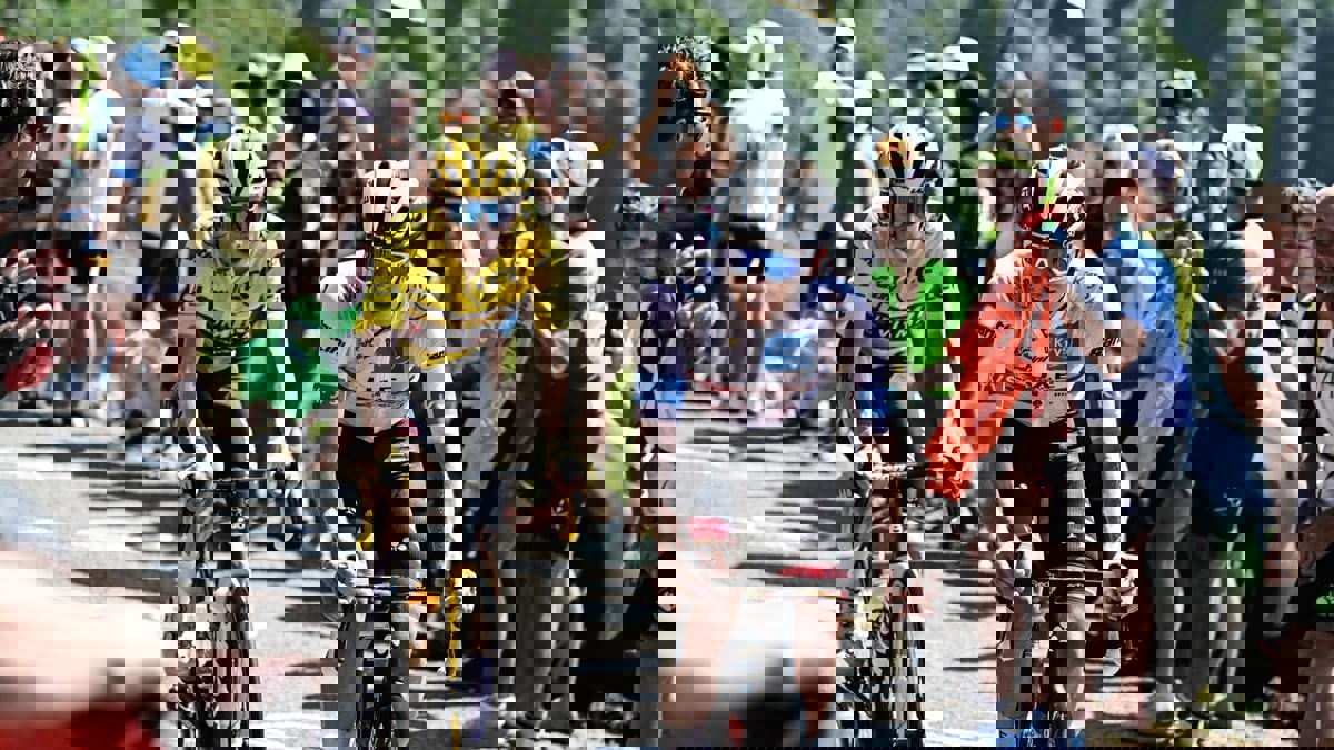 فينغارد وبوغاتشر يتصافحان في لفتة رائعة خلال سباق فرنسا للدراجات (فيديو)