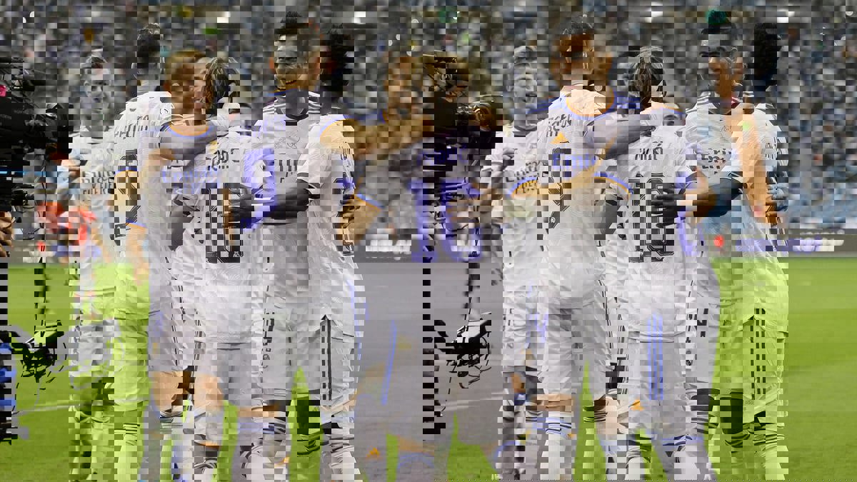 ريال مدريد قد يفقد بعض لاعبيه أمام باريس سان جيرمان بسبب لقاح كوفيد-19