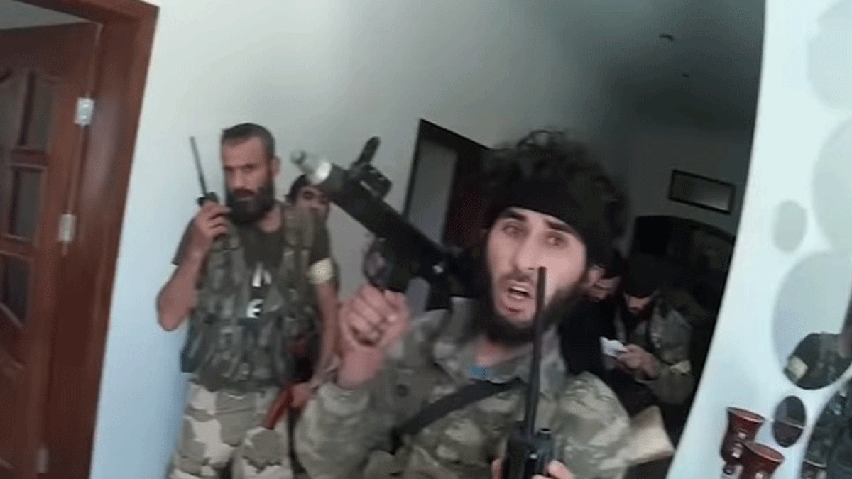 الجيش الليبي يلقي القبض على مجموعة مرتزقة سوريين في طرابلس (فيديو)