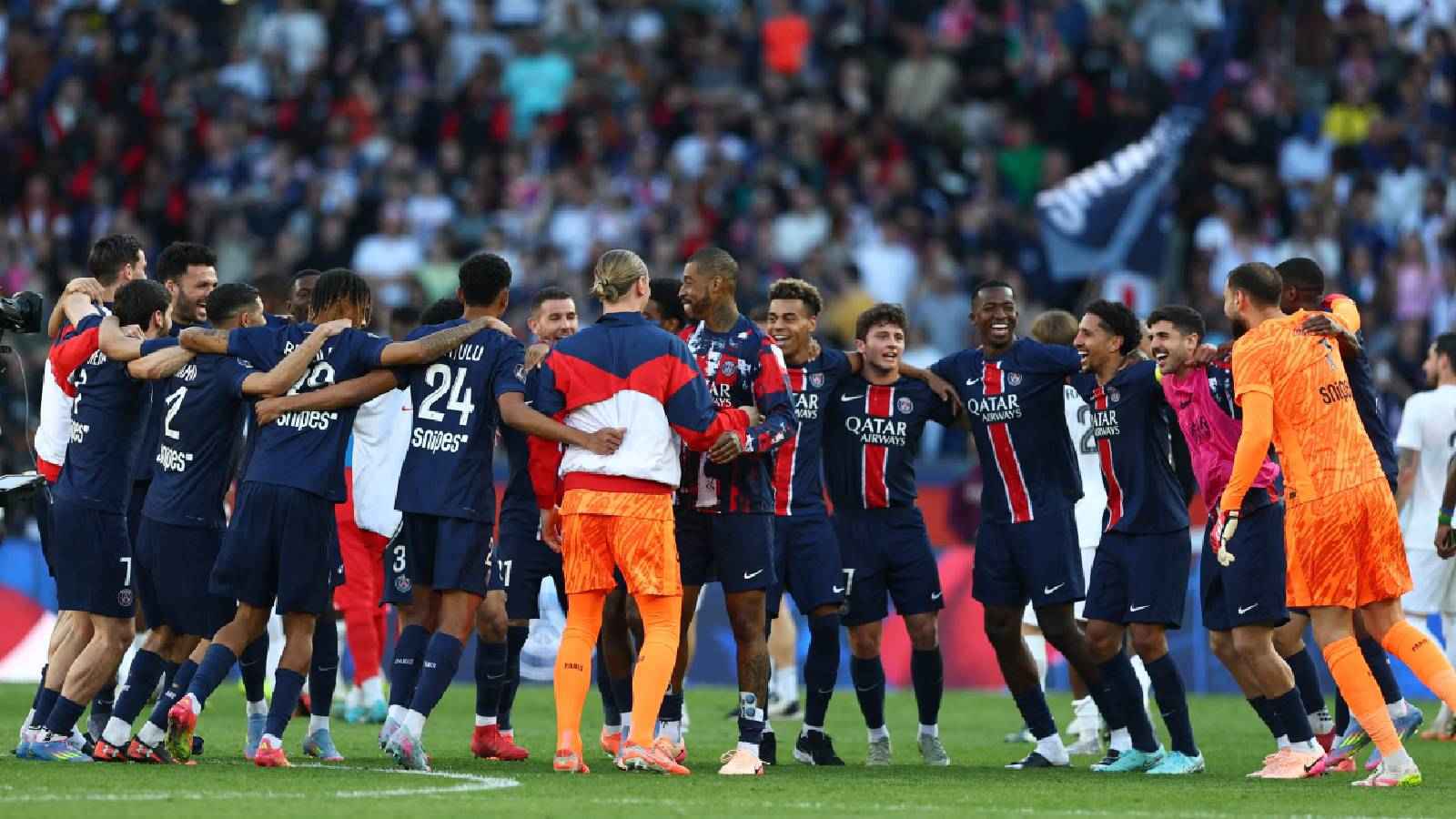 باريس سان جيرمان يتوج بلقب الدوري الفرنسي (فيديو)