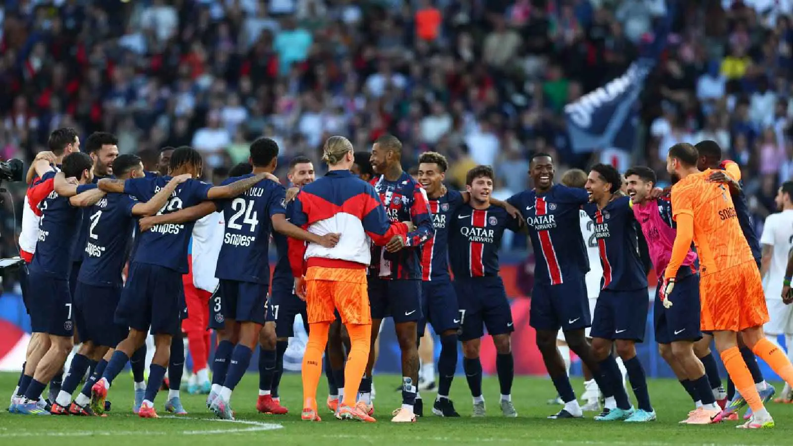 باريس سان جيرمان يتوج بلقب الدوري الفرنسي (فيديو)