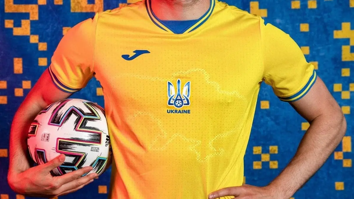 اليويفا يأمر بإزالة شعار "سياسي" من قميص المنتخب الأوكراني