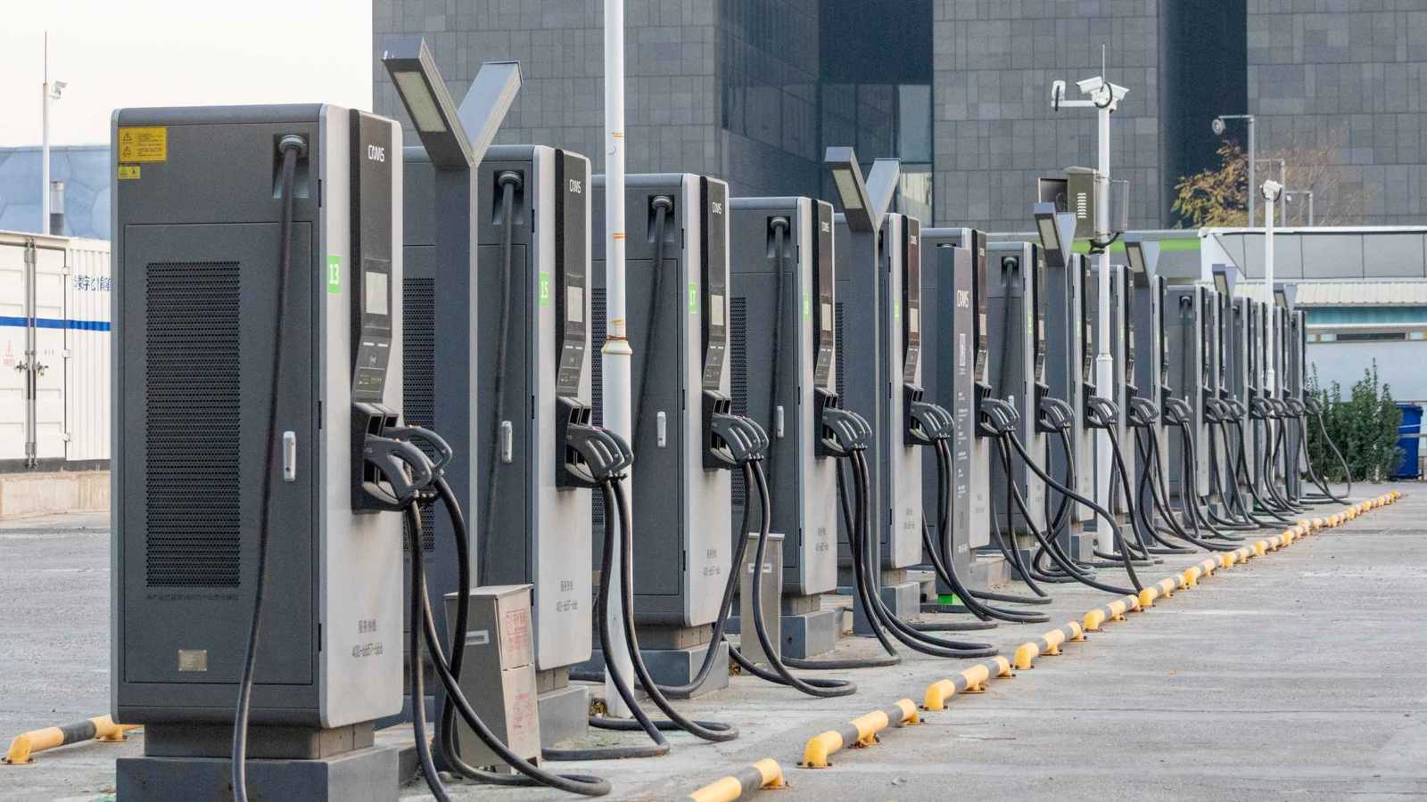 "خطر خفي" قرب محطات شحن السيارات الكهربائية