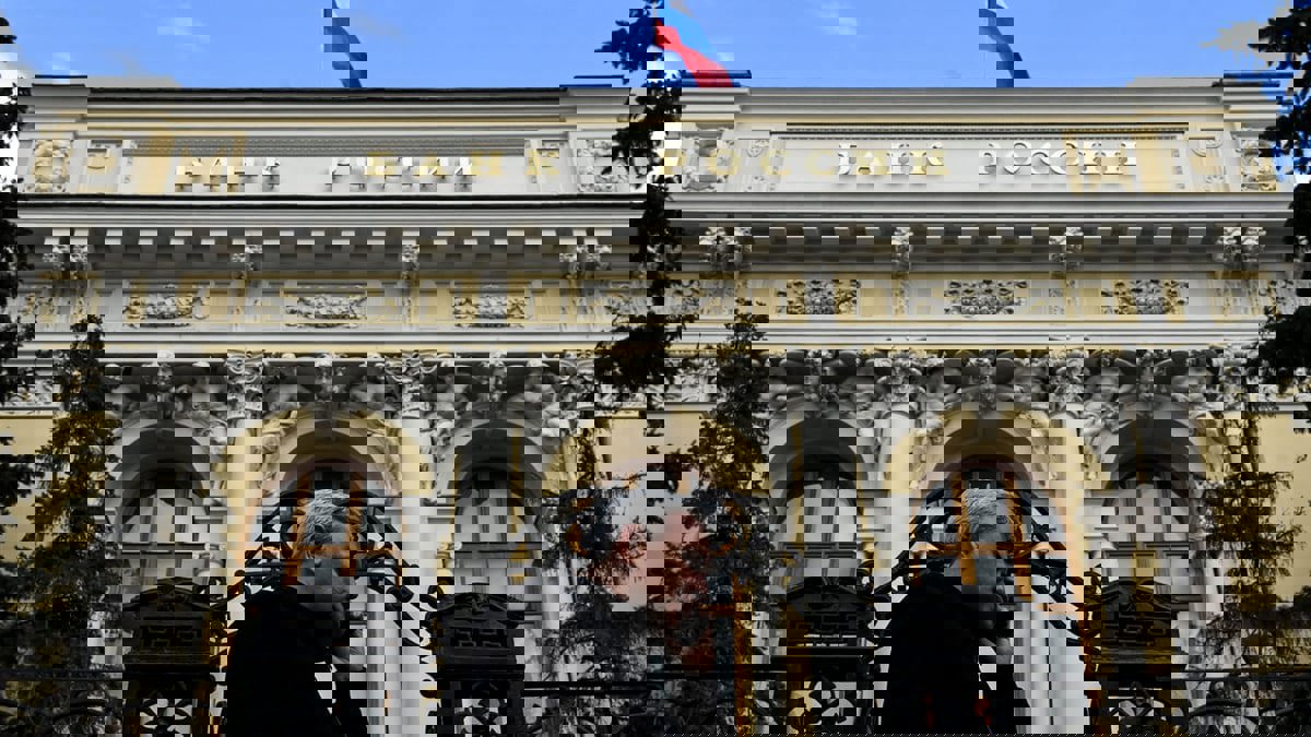 لليوم الثالث على التوالي.. تعليق التعاملات في بورصة موسكو والسماح بـ"عمليات محدودة"