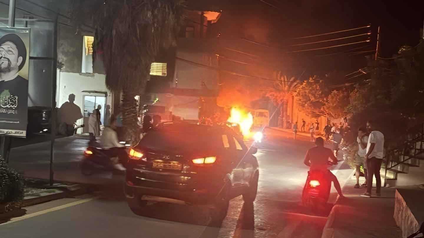 غارة إسرائيلية تستهدف دراجة نارية في القليلة بجنوب لبنان (فيديو)