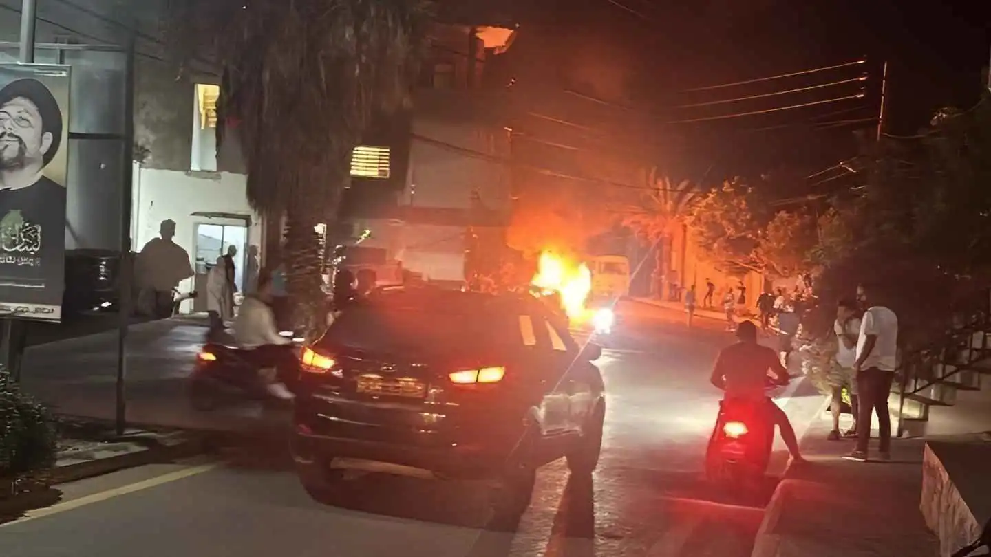 غارة إسرائيلية تستهدف دراجة نارية في القليلة بجنوب لبنان (فيديو)