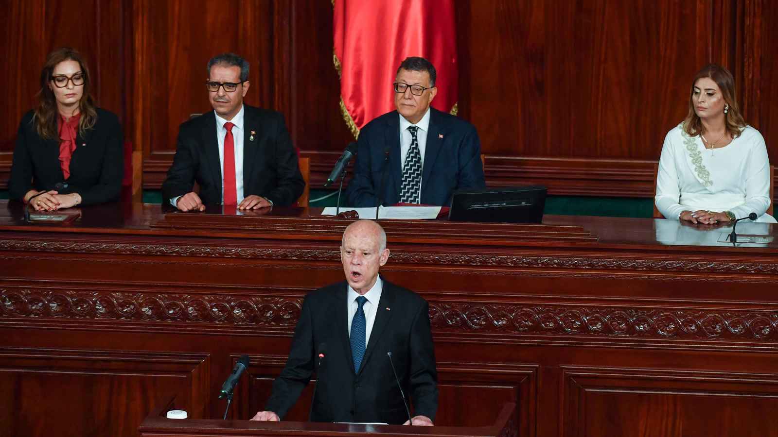 تونس.. نُذر صدام مرتقب بين "اتحاد الشغل" وقيس سعيّد