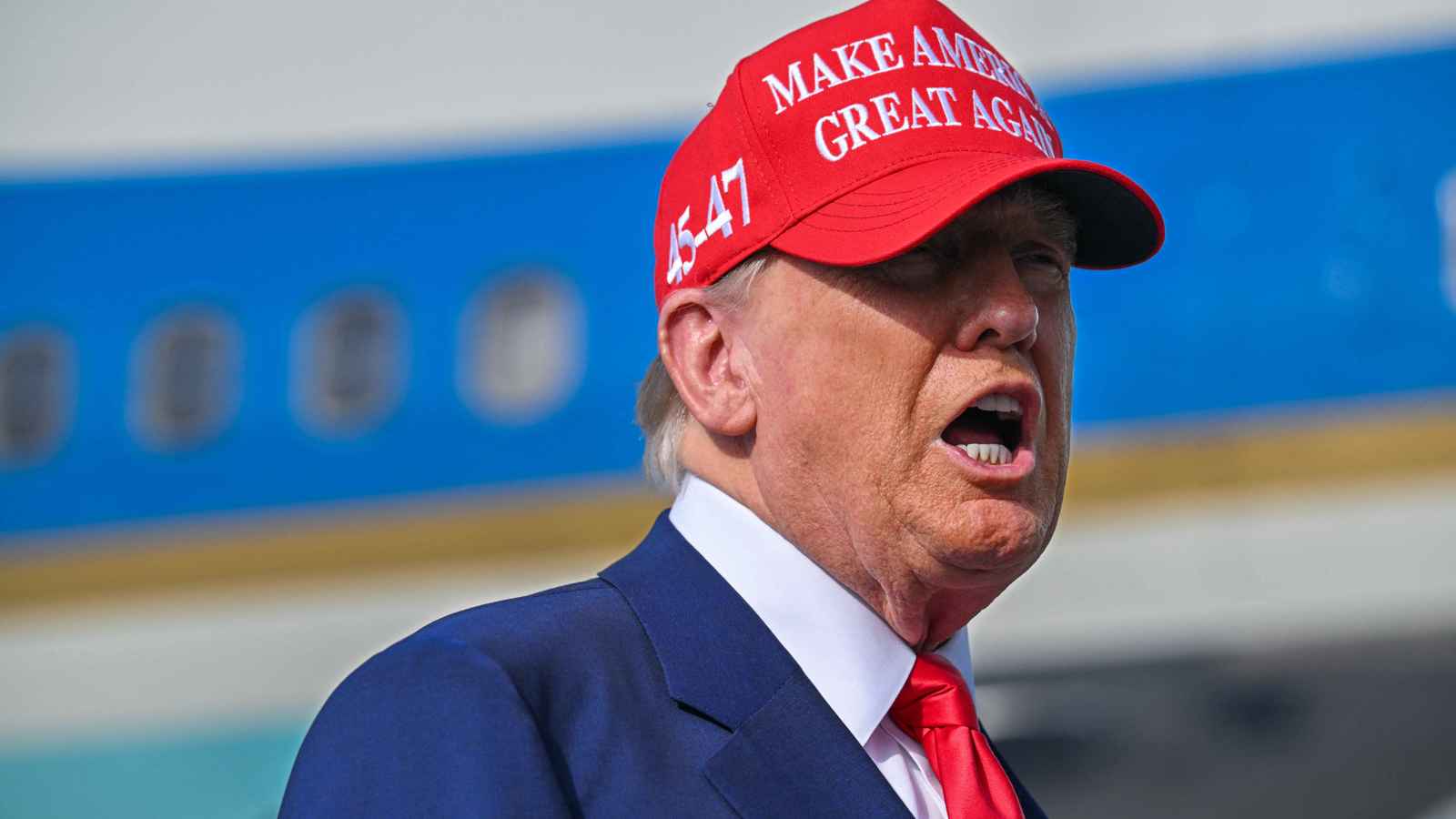 "هم الخاسرون".. ترامب يرد على تهديدات أوروبية بحظر سلع أمريكية