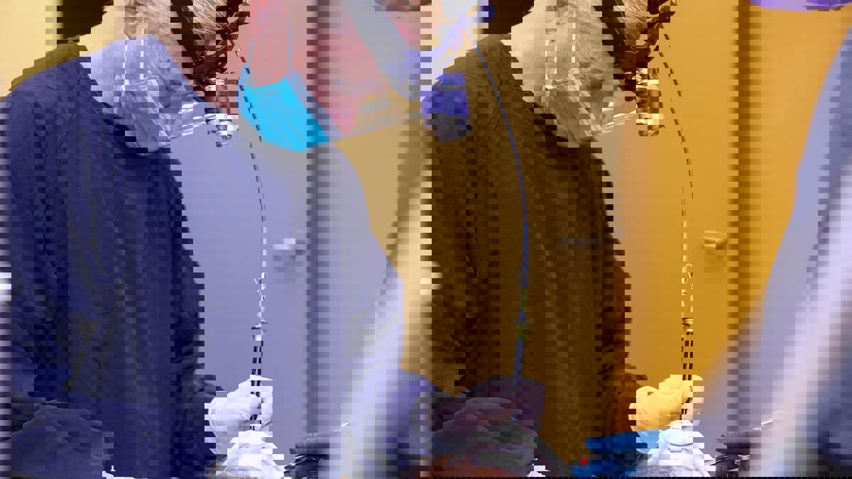 تقنية تمنع العدوى الميكروبية بعد جراحة الزراعة في الجسم