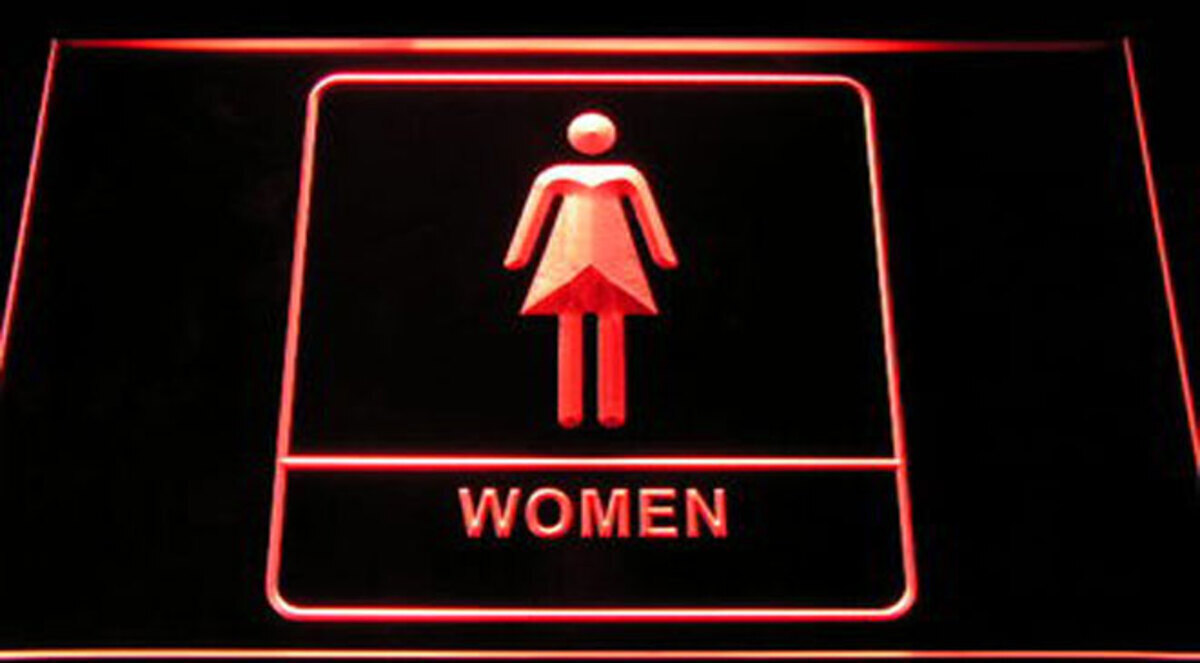 القضاء الأمريكي يحاكم سعودياً لدخوله حمامات النساء