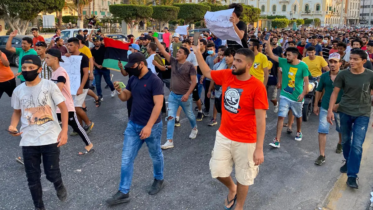 التظاهرات تصل إلى مقر رئاسة حكومة السراج ومنزله