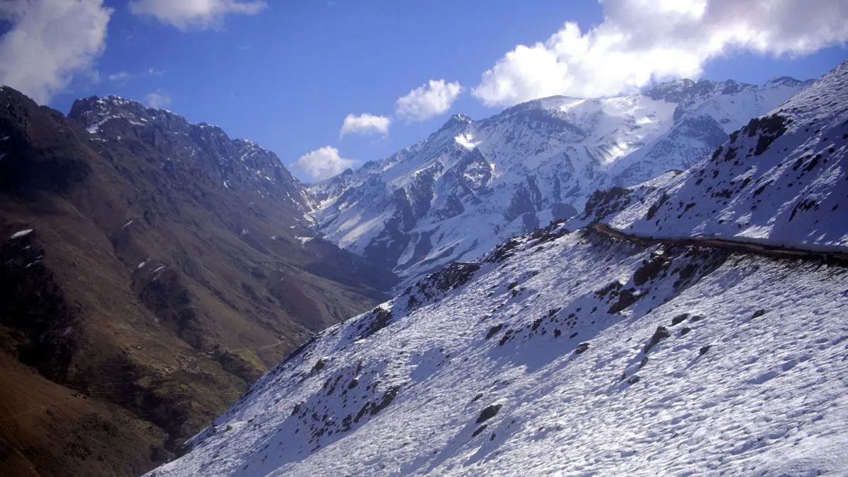 فيديو على "فيسبوك" ينقذ شابين علقا وسط الثلوج على قمة جبل بالمغرب