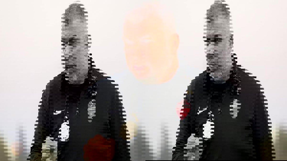 أبوظبي الرياضية: شرط وحيد يفصل كوزمين أولاريو عن قيادة منتخب الإمارات