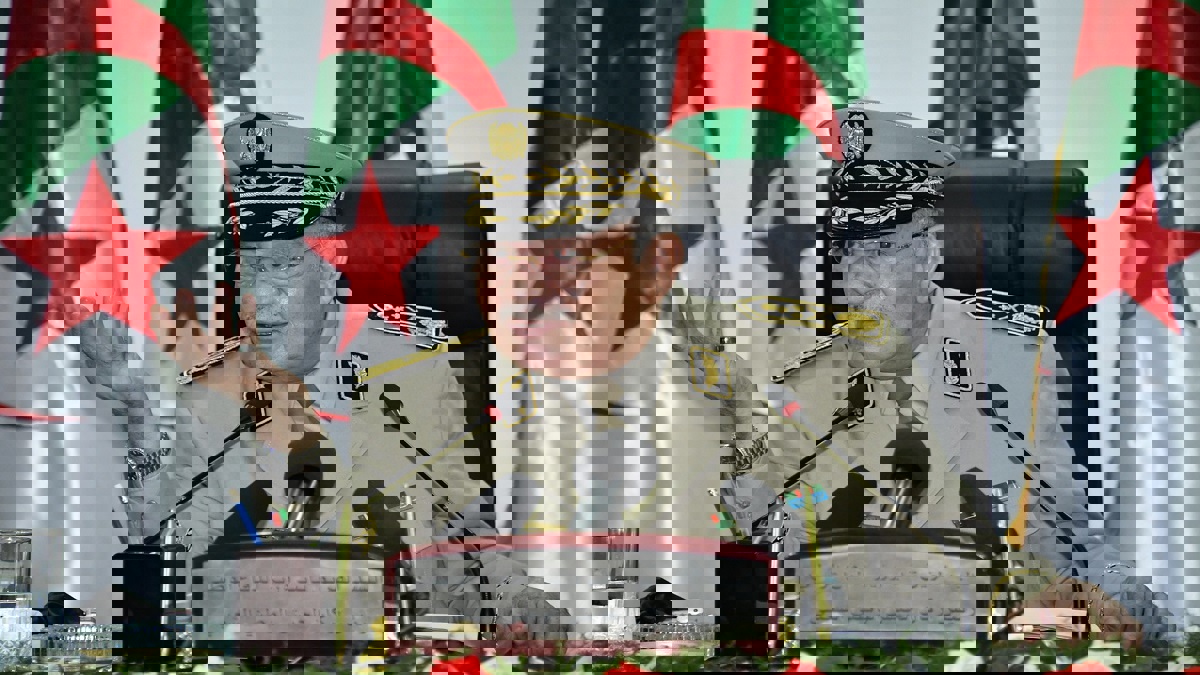 الدفاع الجزائرية: قايد صالح قد يلقي خطابًا الثلاثاء بعد جلسة البرلمان