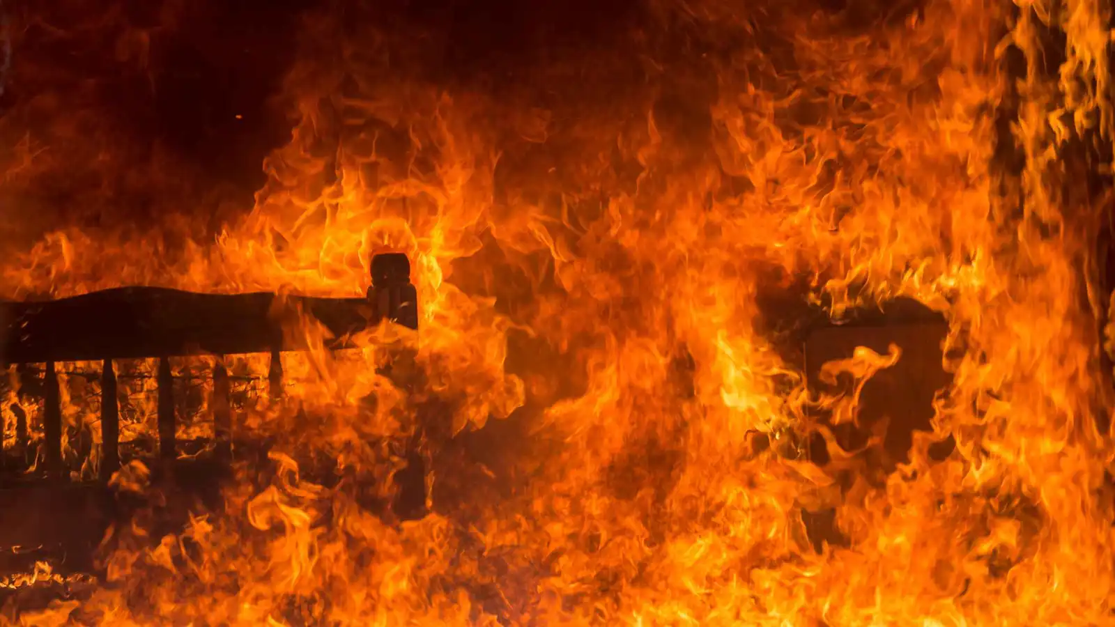 مصر.. قتل زوجته وانتحر وأشعل النيران بالمنزل