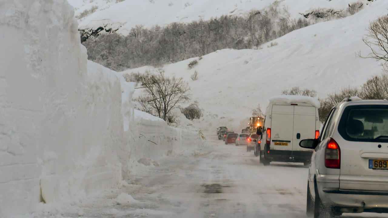 ثلوج وأمطار غزيرة تعصف بفرنسا وإيطاليا (فيديو)