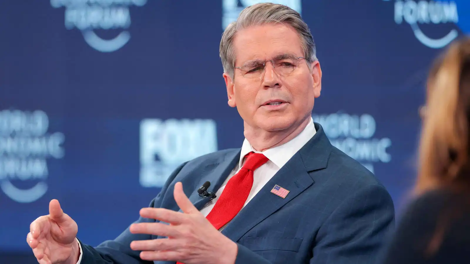 وزير الخزانة الأمريكي: يمكن لتحالف دولي حماية السفن في مضيق هرمز