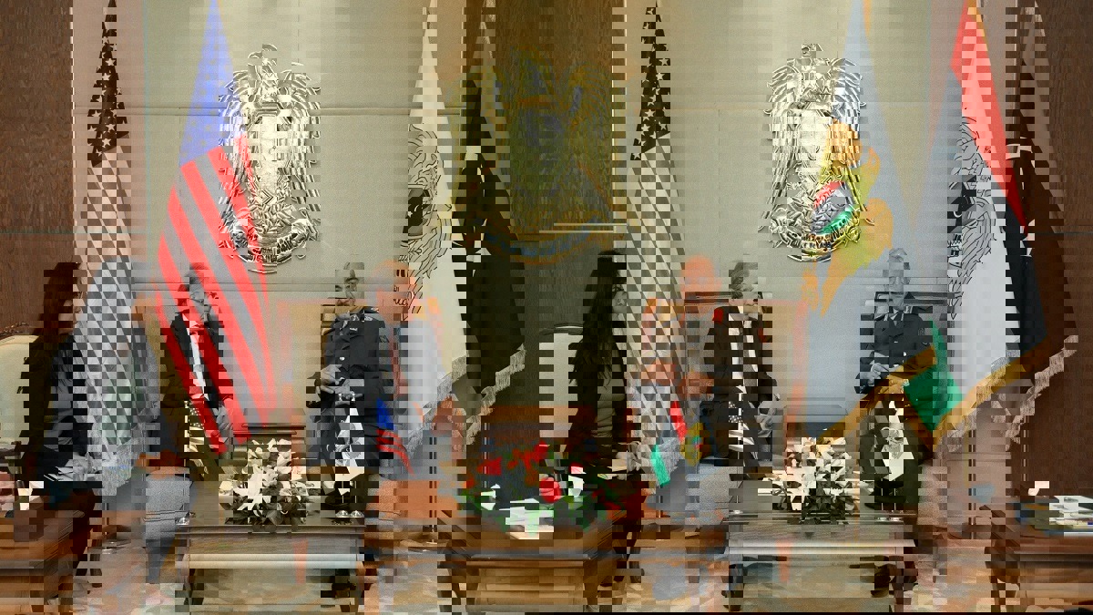 السفير الأمريكي وقائد "أفريكوم" يلتقيان حفتر في الرجمة والسراج في زوارة